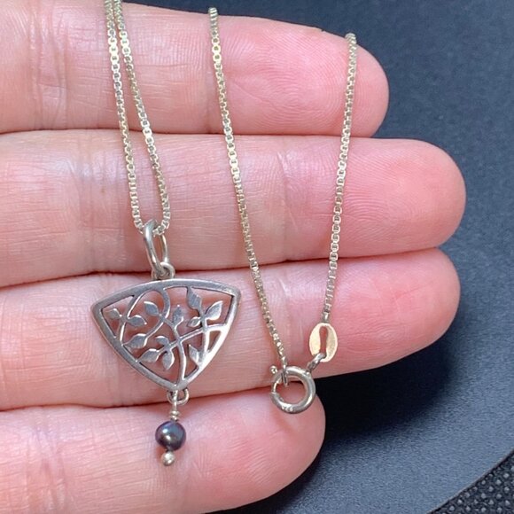 Sterling Silver 925 Pearl Floral Leaf Design Pendant Necklace Size 20" Chain - Picture 2 of 10